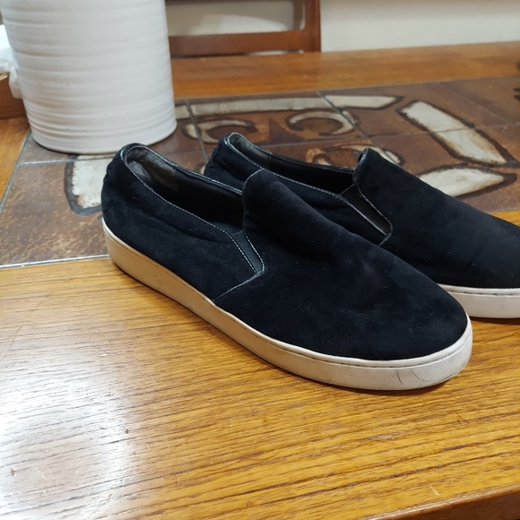 - Vionic black suede sneakers 10 work errands walking - Picture 5 of 8